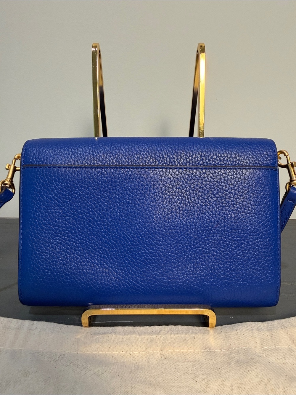 Tory Burch Cobalt Blue Crossbody with Gold Hardware, Detachable Strap & Dust Bag - Picture 3 of 10